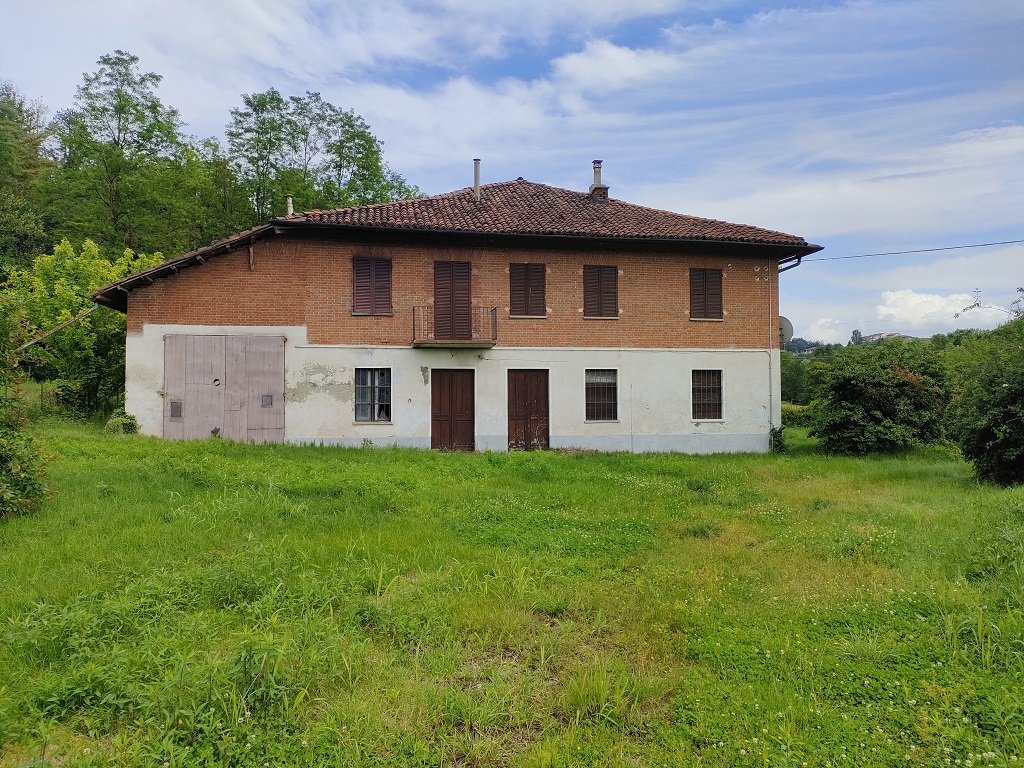 Vendesi cascina in Montafia Asti